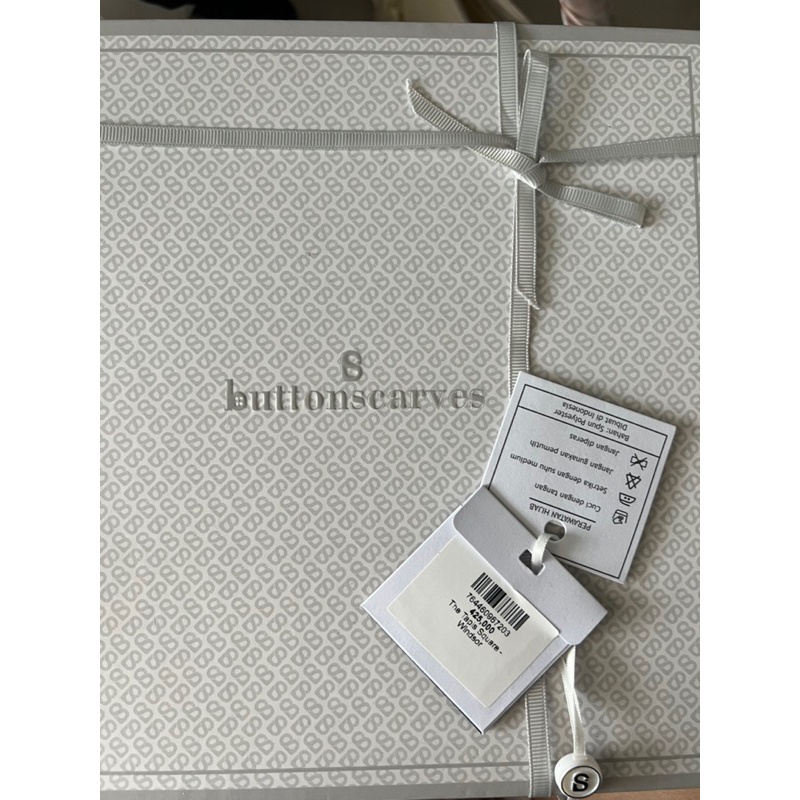 TAPIS SQUARE BUTTONSCRAVES WINDSOR