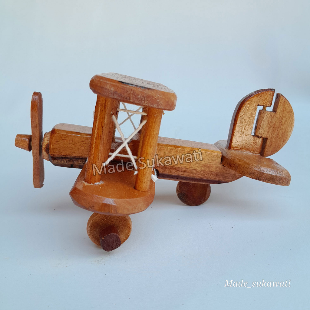 Miniatur pesawat klasik kerajinan kayu handmade