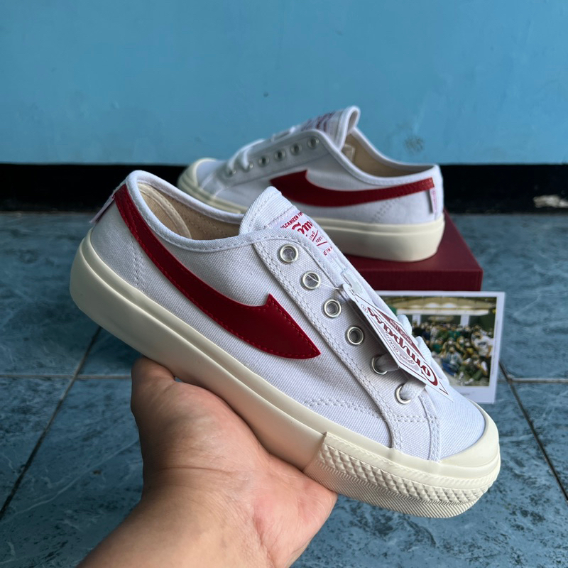 Compass Gazelle Low White Red