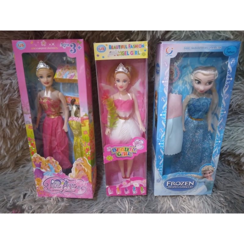 Mainan boneka barbie + baju