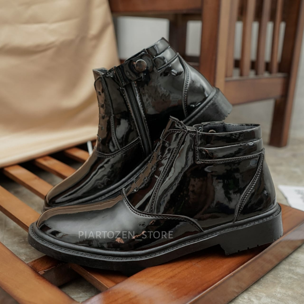 Sepatu PDH Pria Model Tanpa Tali, untuk Dinas TNI/POLRI, Keamanan Satpam, Warna Hitam Mengkilap, Bahan Kulit Sintetis.