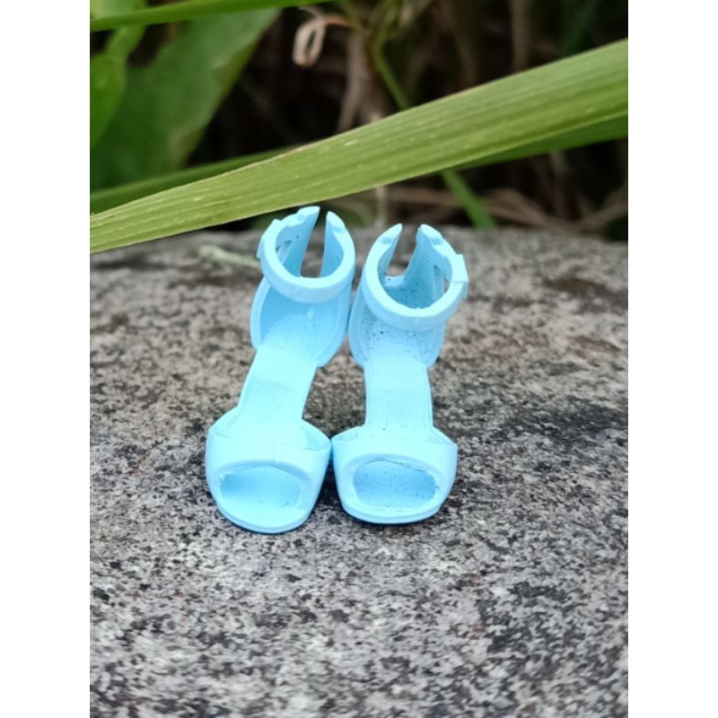 sepatu Barbie varian biru