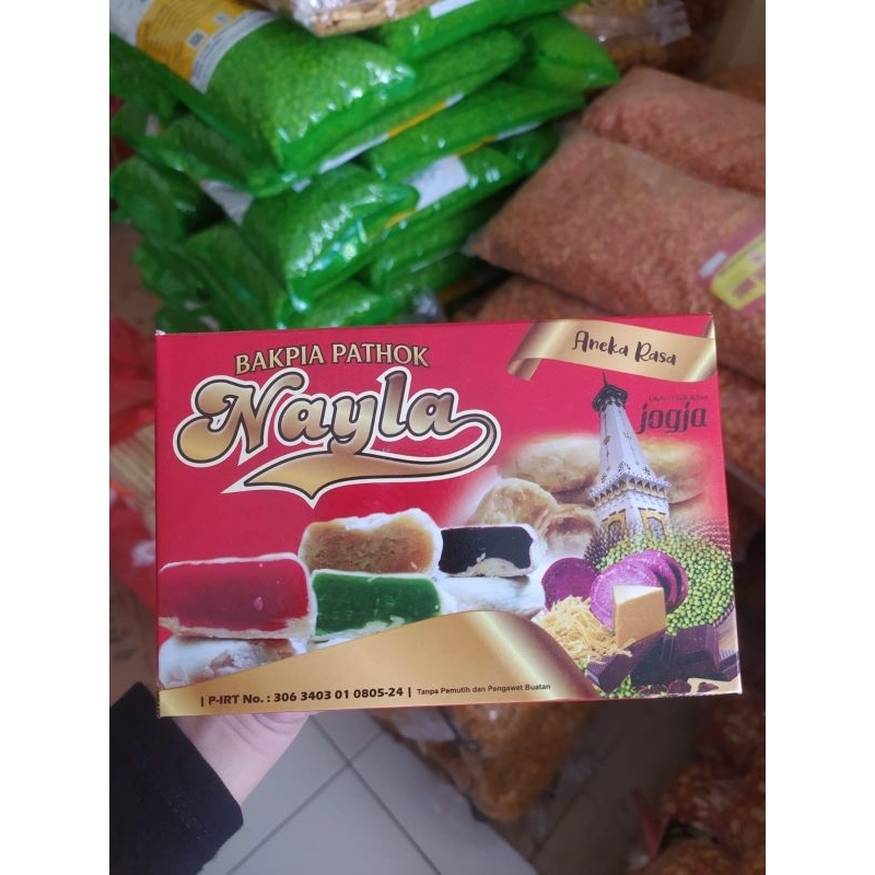 

BAKPIA PATHOK / MERK NAYLA / OLEH-OLEH KHAS JOGJA / BAKPIA KERING / JAJANAN JOGJA