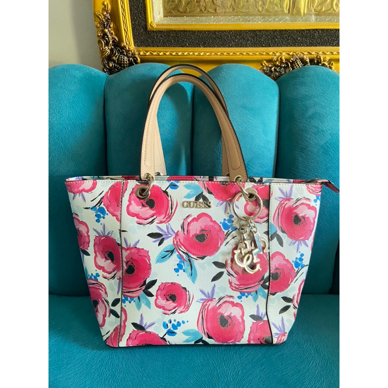 PRELOVED TOTE BAG GUESS FLOWER PATTERN