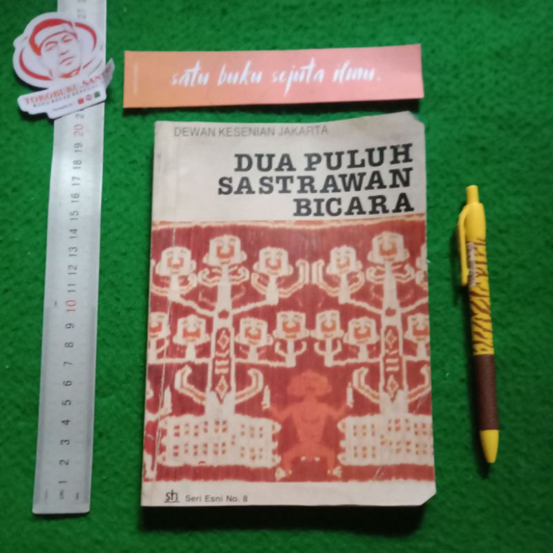 Buku Lawas Langka : Dua Puluh Sastrawan Bicara by Dewan Kesenian Jakarta.