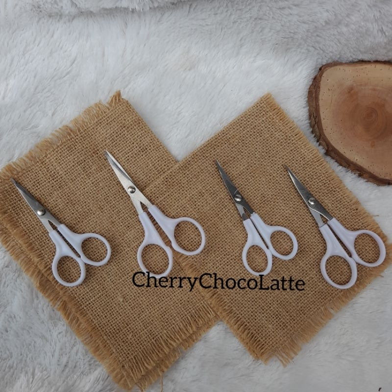 

Gunting Bordir Ukuran 3.5 Inci & 4.5 Inci / Gunting Lengkung / Gunting Ujung Bengkok