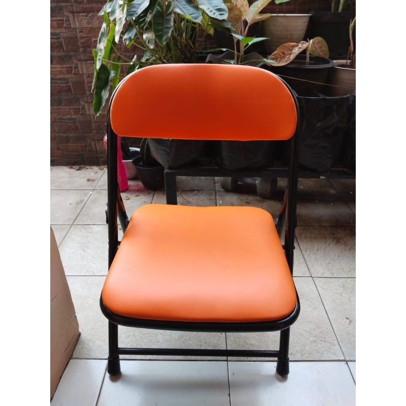 kursi pendek lipat hitam