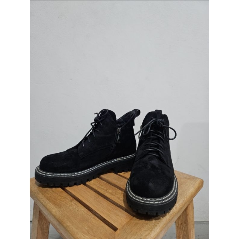 Betsy Woman Velvet Sepatu Boots