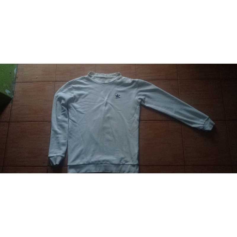 CN ADIDAS PUTIH SIZE M KONDISI SECOND MINUS TAG ATAS CUT WARNA KARET AMAN