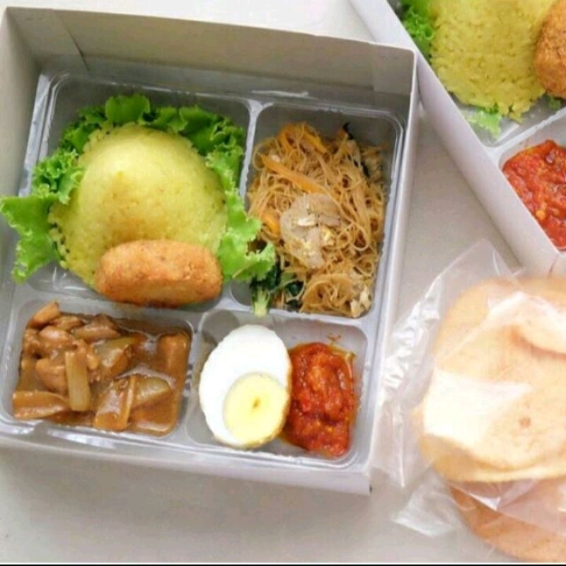 KERDUS DOS DUS KOTAK Nasi Putih Polos UKURAN 18x18 Bahan ivory TB R8 RENDA/Kotak BERKAT nasi POLOS U