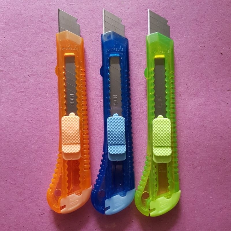 

Pisau Cutter Besar Transparan