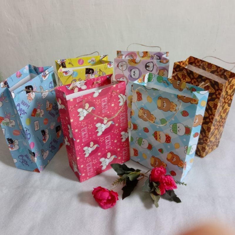 

papper bag kertas kado Uk sedang isi 6pcs/kantong kado siap pakai/kertas kado instan/papper bag ultah/kantong sncak ultah