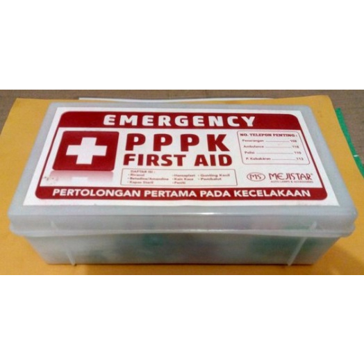 Kotak obat P3K dan isinya