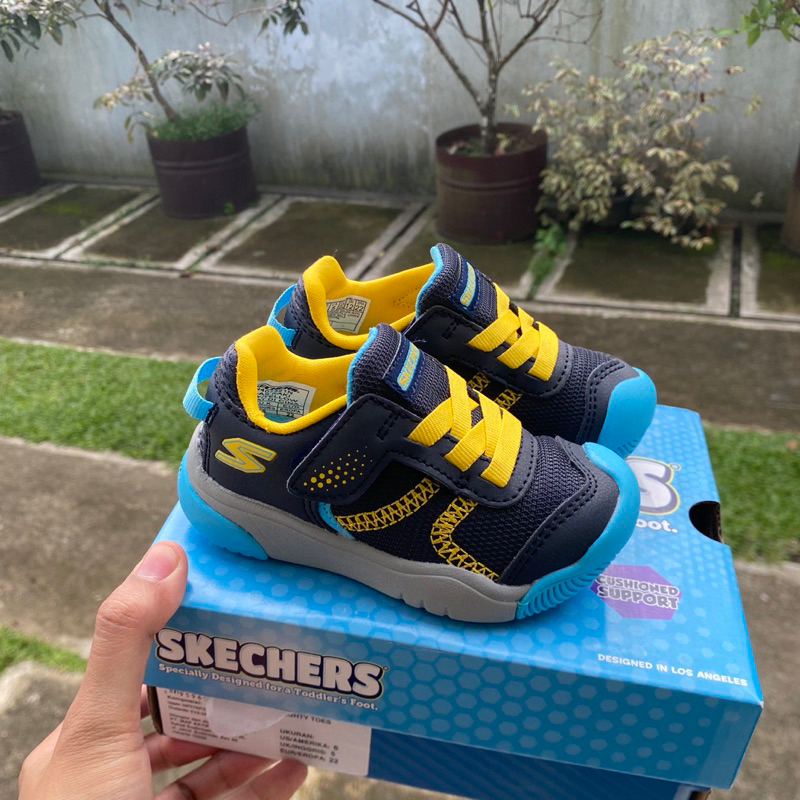 Diskon 70% Skechers kids size 22, 23, 24, 25 original sports station