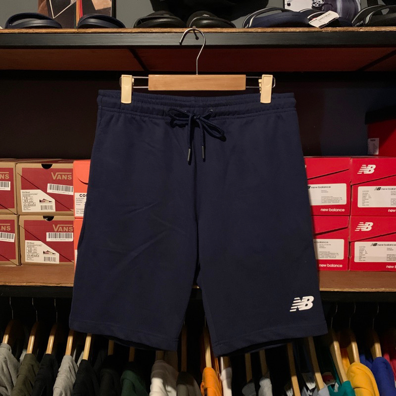 NEW BALANCE ESSENTIALS STACKED LOGO SHORPANTS NAVY ORIGINAL