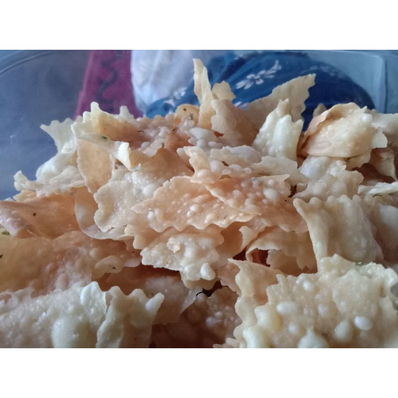 

kue Bawang/ keripik pangsit
