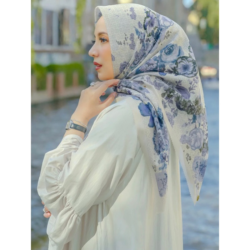 Blume series Buttonscarves X Sarah Sofyan overcast/jet set