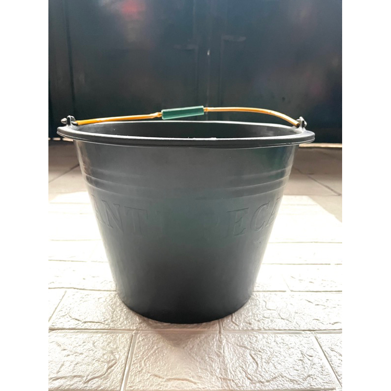 GM Ember Cor Ember Hitam Ember Anti Pecah Ember Timba Hitam - 18 L