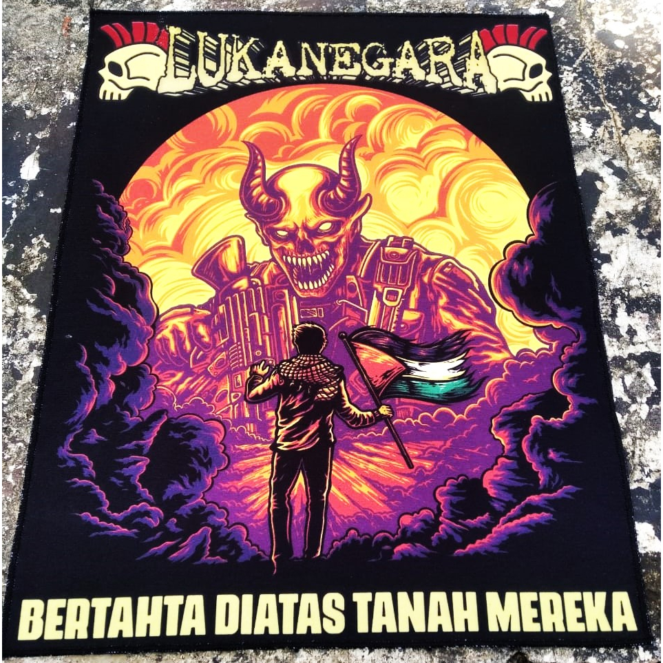 EMblem LUKANEGARA Bertahta diatas tanah mereka 29x38 cm