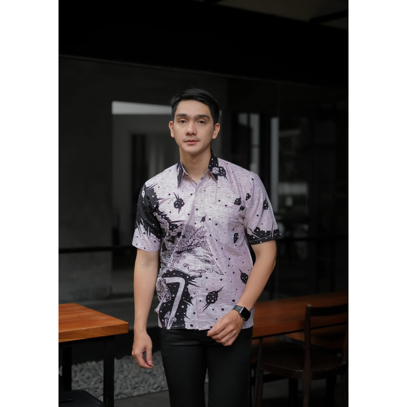 Kemeja Batik Pria Lengan Pendek Motif Hitam Manis