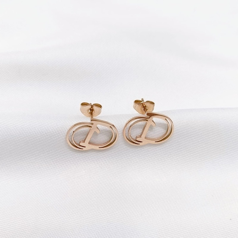 Anting titanium huruf cd lis bingkai bolong