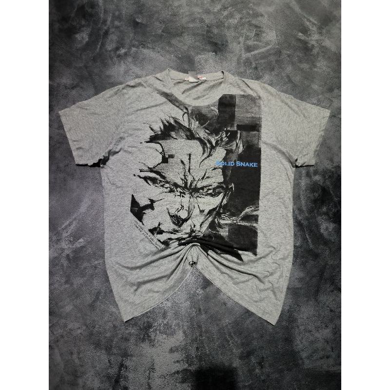 KAOS TSHIRT UNIQLO X METAL GEAR