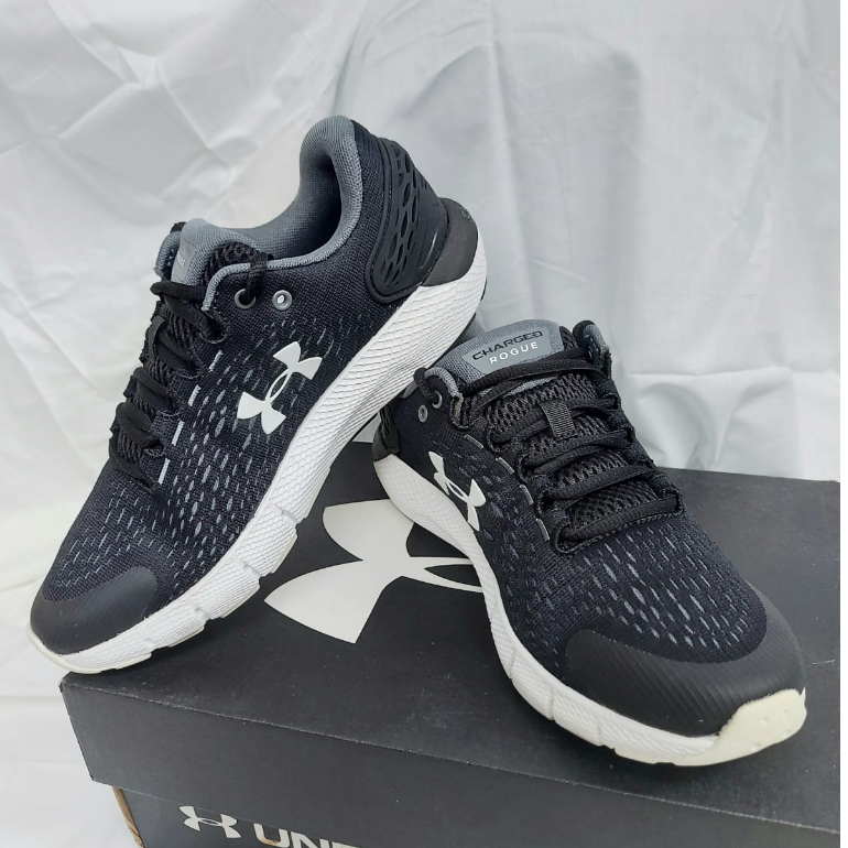 Sepatu Sneakers UA W CHARGED ROGUE 2 BLACKPETRO NEGRO