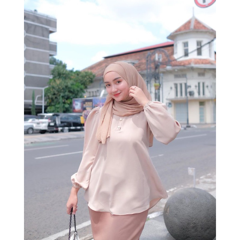 Audy Blouse Puffy by Aps.clo