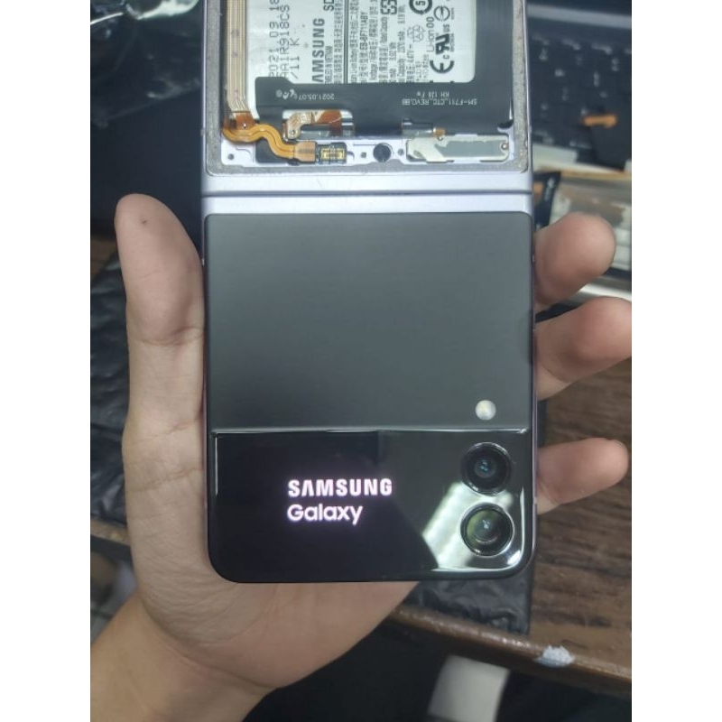LCD Samsung Z Flip 3 Bagian depan Original Copotan