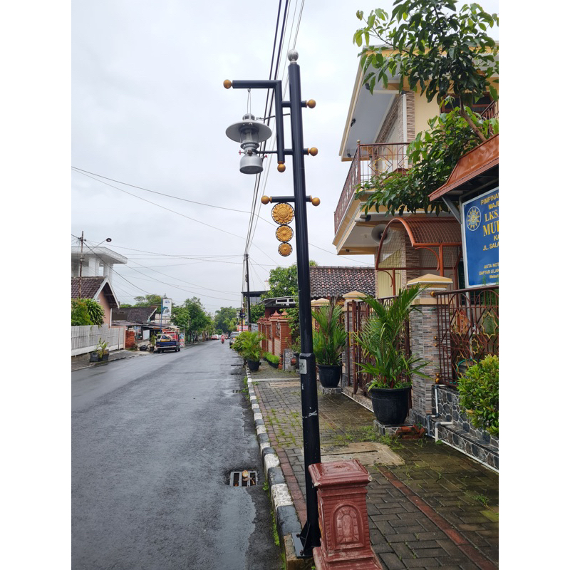 TIANG LAMPU JALAN ANTIK
