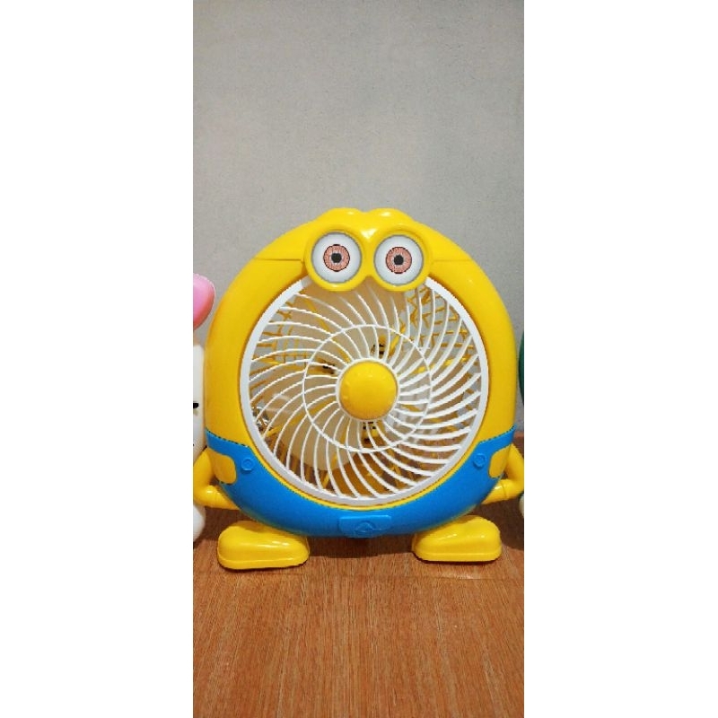 KIPAS ANGIN MEJA LISTRIK MOTIF KARAKTER 10 INC