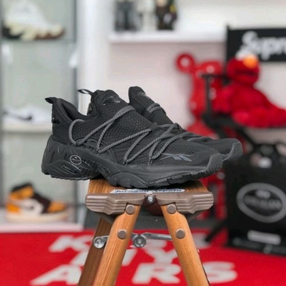 Reebok Trideca 200 &quot;Black&quot;