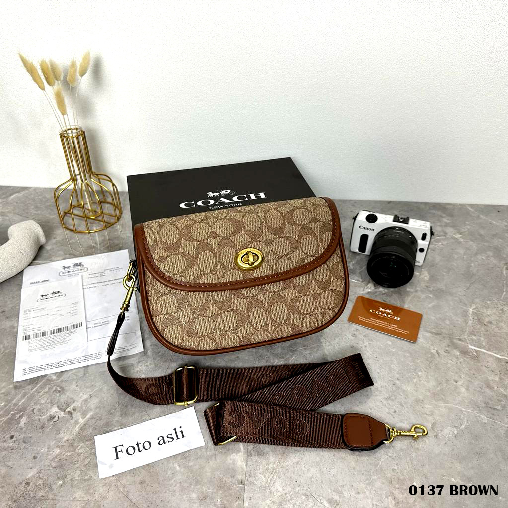 Co@ch Signature Willow Sling Bag 0137  (FreeKantongKain+Bubble Wrap)