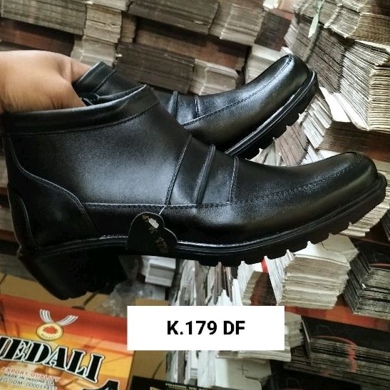 Sepatu kulit pria MEDALI PDH boots Polri TNI security guard PNS sepatu kerja formal tampil lebih keren