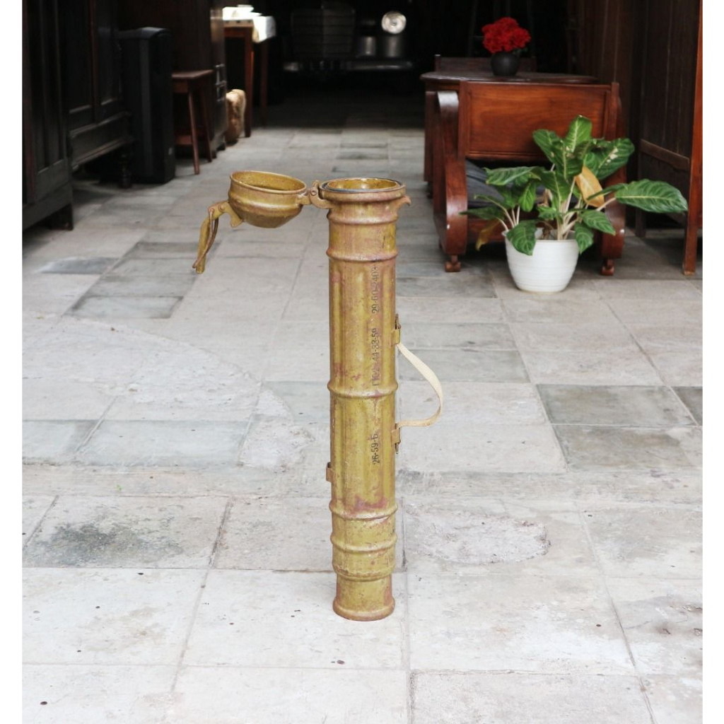 Wadah/Tabung bekas Peluru Bazoka/Selongsong Basoka Lawas