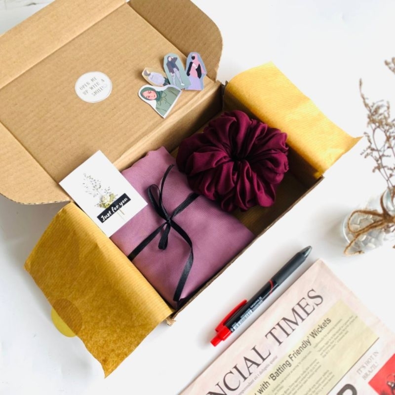 

GIFT BOX/HAMPERS BOX/PAKET HEMPERS /KADO ULANGTAHUN/PAKET KADO WISUDA