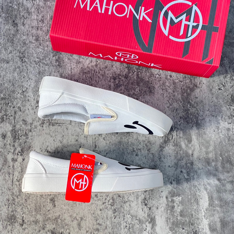 Mahonk Sneakers - Sepatu Slipon Smile Casual Pria Wanita Original Lokal Brand