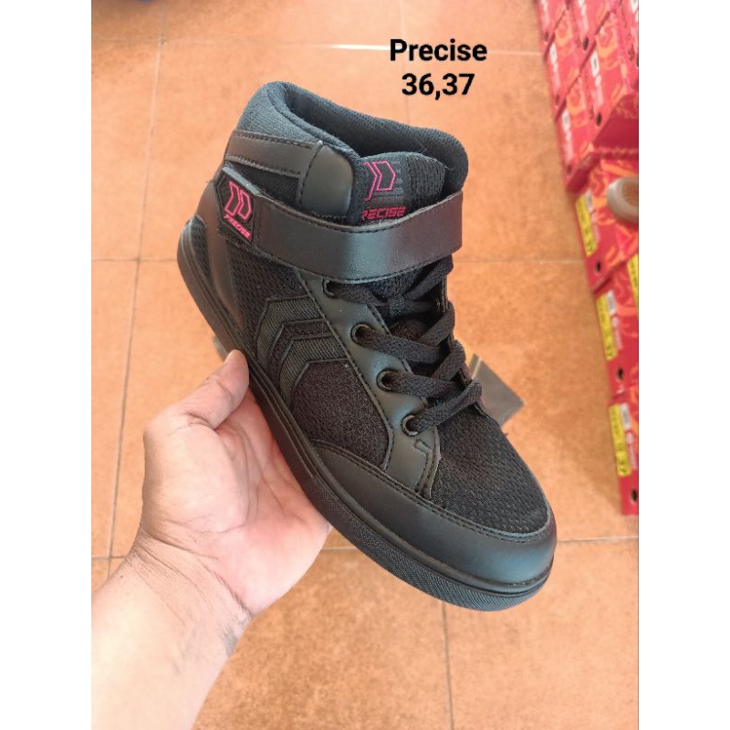 sepatu precise