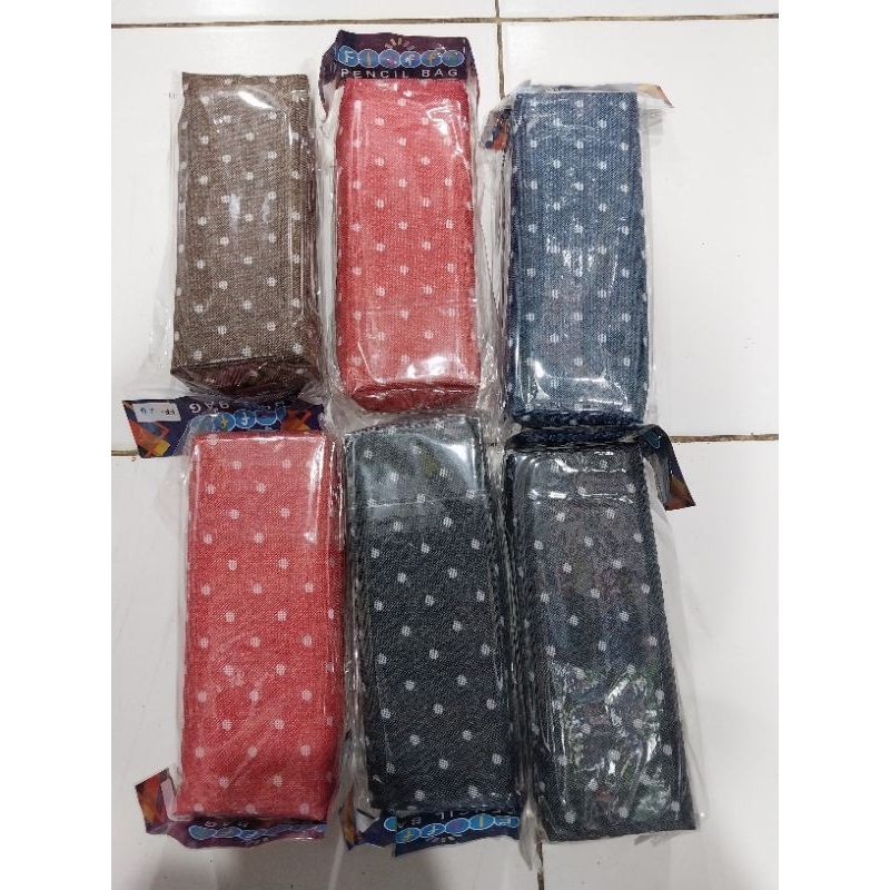 

tempat pensil bahan polkadot/tempat pensil bahan sleting ff 40/tempat pensil bahan sleting/tempat pensil bahan motif/tempat pensil bahan
