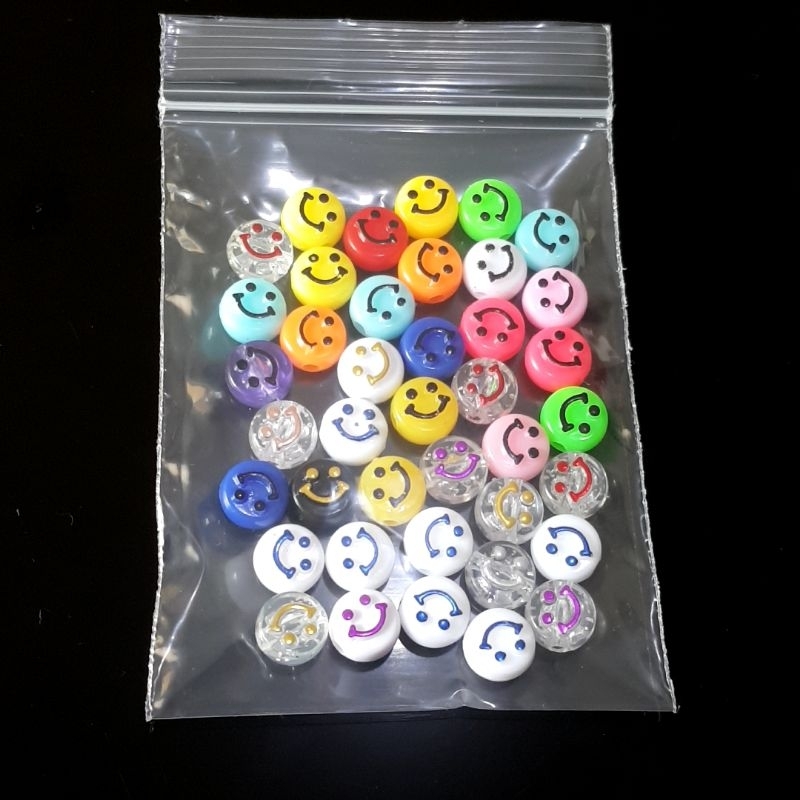 40 biji Mote Manik Smiley 1cm Warna Random Dominan warna putih dan transparan