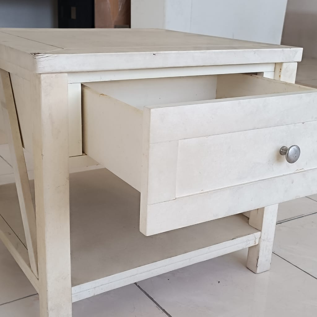 Meja Tamu Minimalis dengan Rak Laci putih / Coffee Table