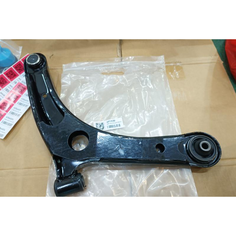 SUSPENSION ARM DEPAN KANAN MITSUBISHI DELICA OUTLANDER 4013A428 4013A282 ARM ASSY FR SUSP LWR CODE 40320AL  MADE IN CHINA SPARE PART PENGGANTI MITSUBISHI OUTLANDER DELICA PART NO 4013A427 4013A281 ARM ASSY FR SUSP LWR CODE 40320AR  1 pcs ARM SEBELAH KIRI