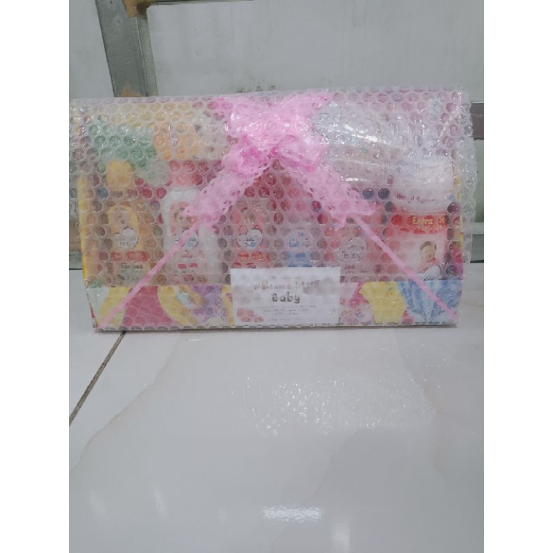 Kado bayi/Parcel bayi/Hadiah bayi /kado bayi baru lahir/gif box/Hampers baby/Kecantikan bayi/laki laki /perempuan/cowok/cewek/Murah dan lengkap