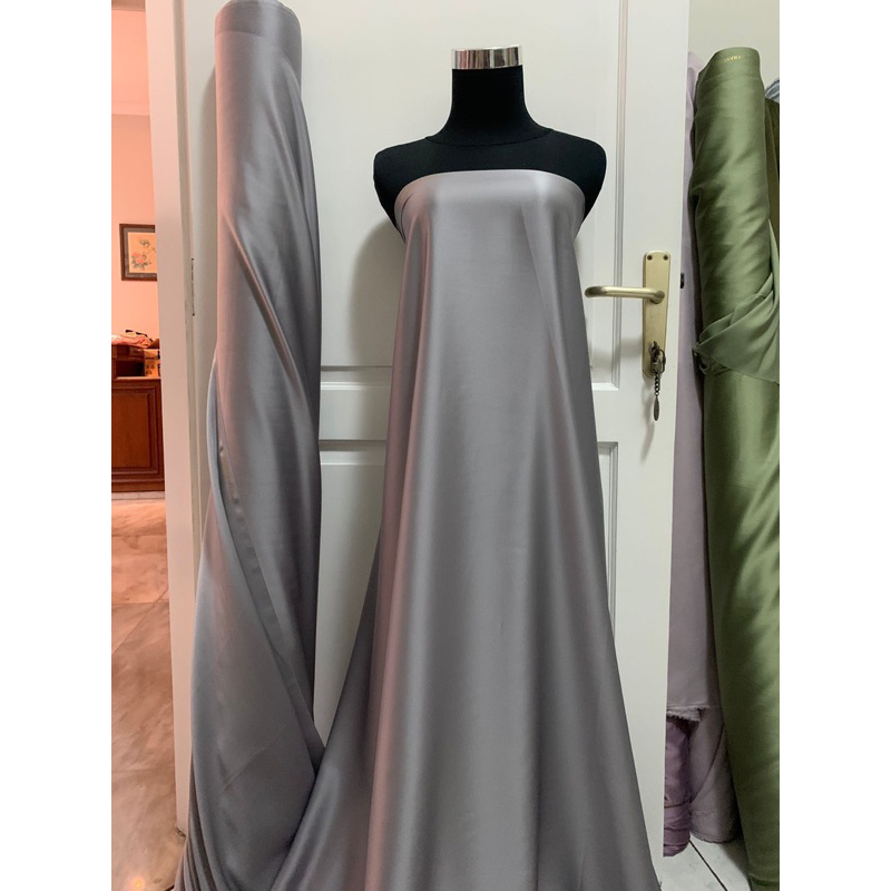 1/2 Meteran Bahan Kain Satin Saten Silk Lux Maxmara Original 100% Bahan Mewah Adem Warna Abu Silver