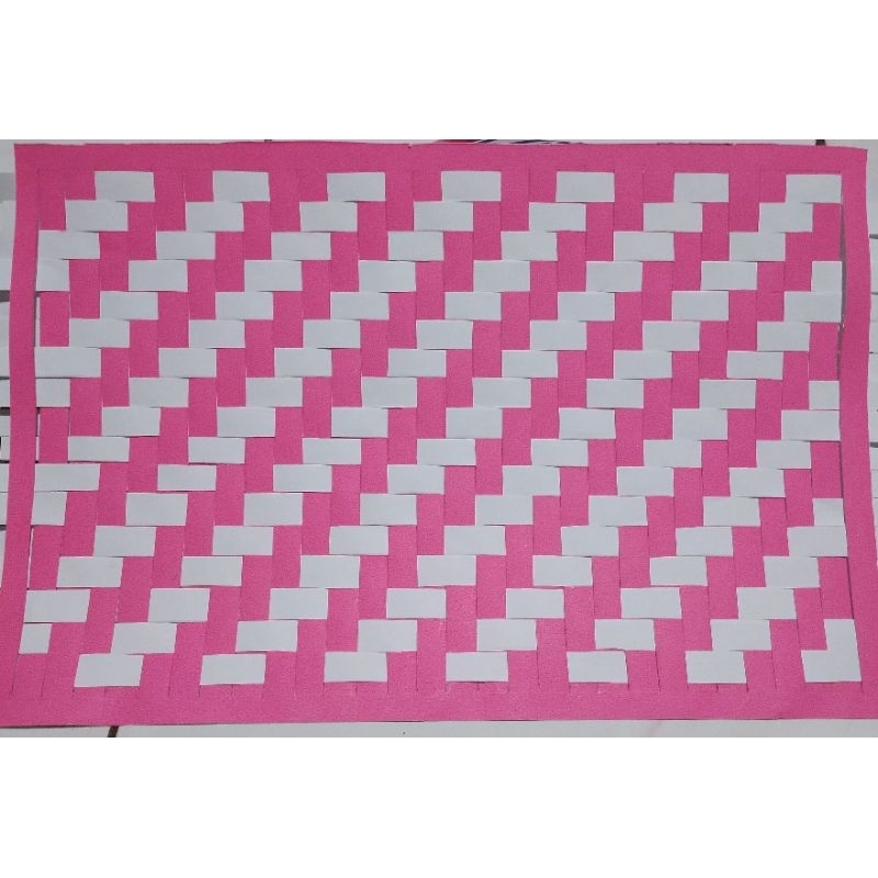 prakarya anyaman kertas sudah jadi