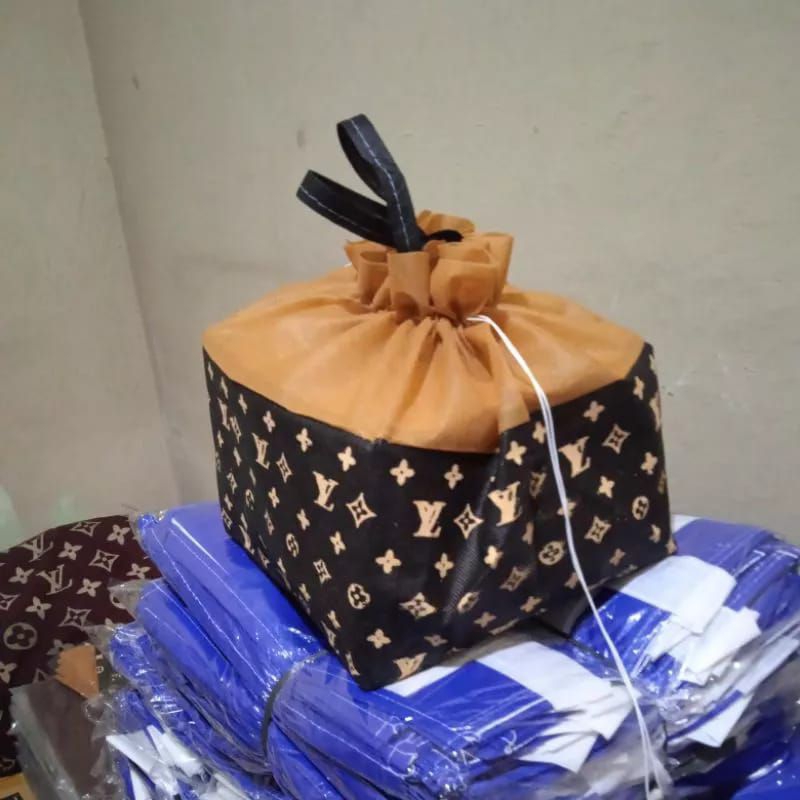 

TAS HAJATAN, bungkus, kemasan, untuk tasyakuran, tahlil, acara keluarga isi 12pcs atau 1 pack