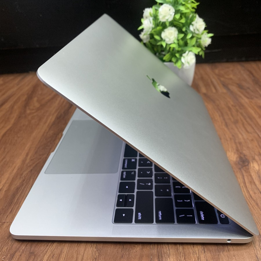 Apple Macbook Pro 13-inch Non TB Ci5 Ram 8GB SSD 256GB MULUS
