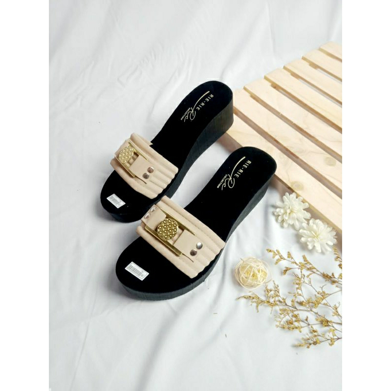 Arkn Sandal Wedges Selop Mutiara terbaru