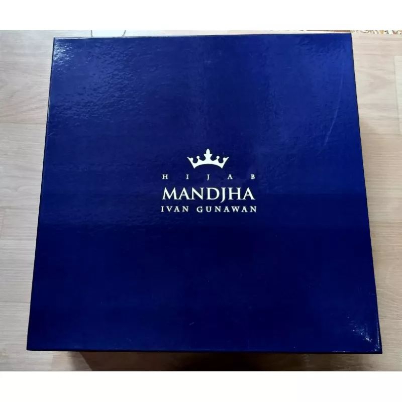 

Mandjha Gift Hard Box Kotak Kado Baju