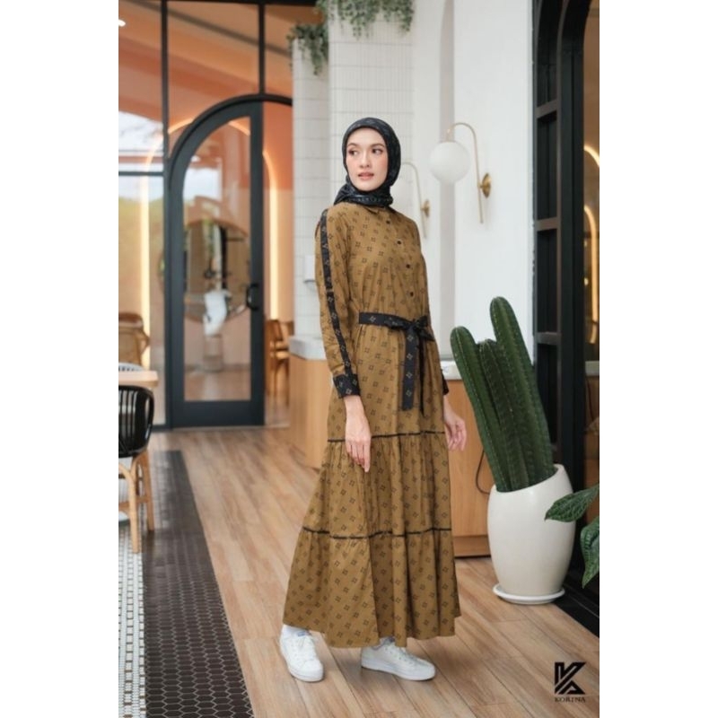 Korina Mono Sabrina Dress